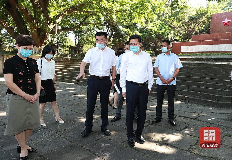 2021年7月30日 羅增斌在南山烈士紀(jì)念館調(diào)研（記者 賴杰 攝）.JPG